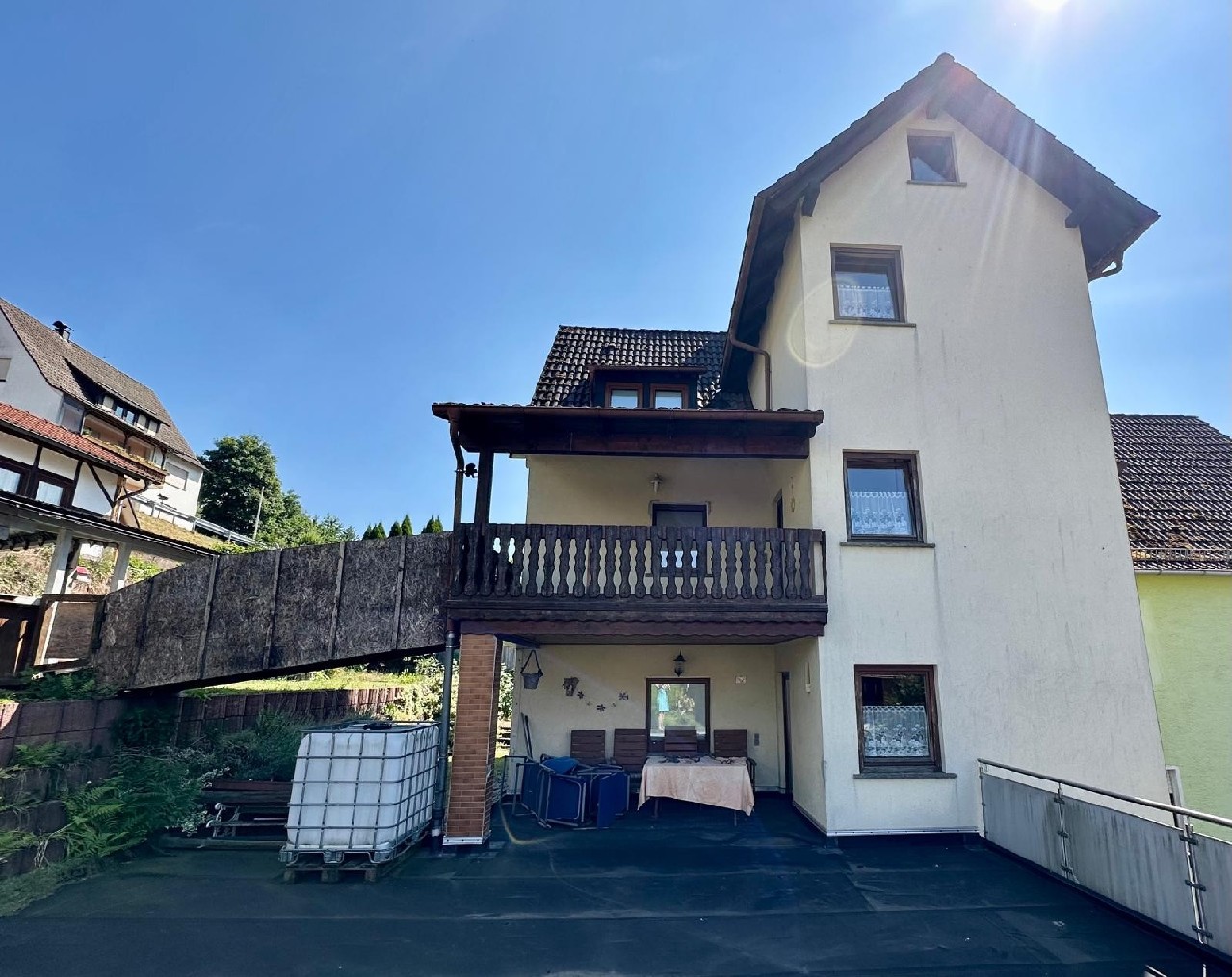 Aussenansicht - 2 Balkone -